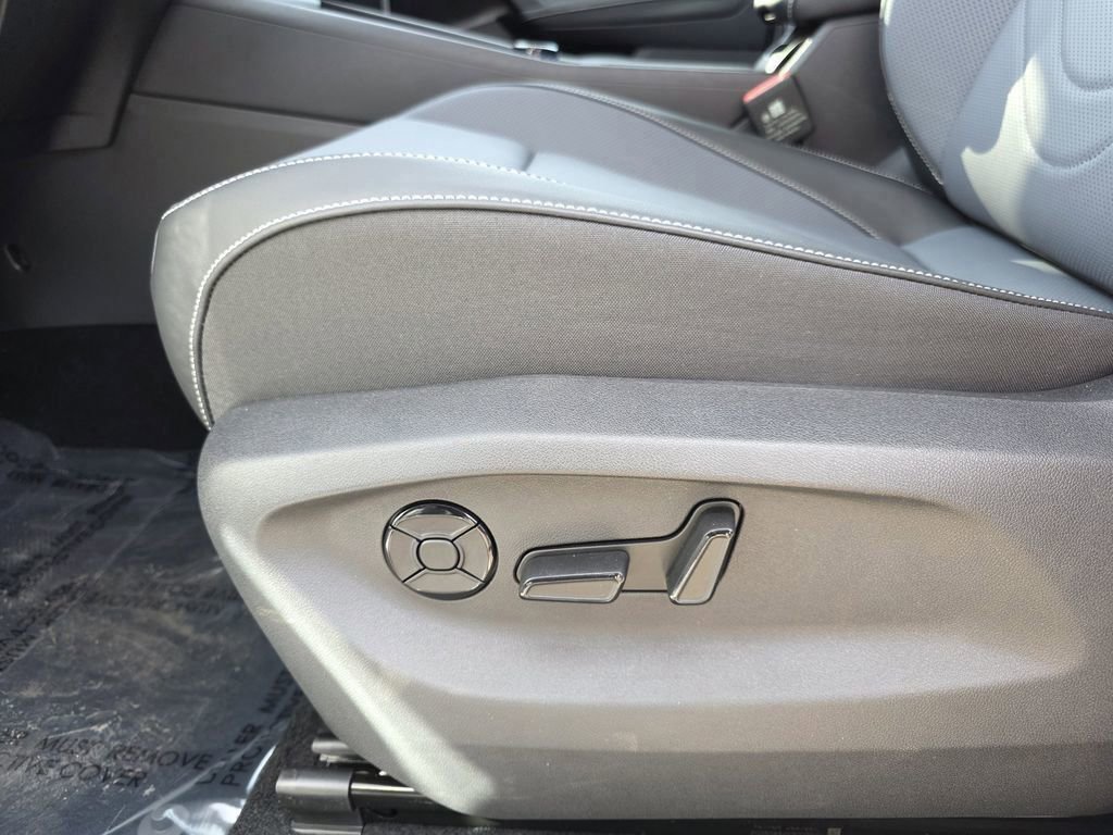 New 2026 Volkswagen Tiguan SE R-Line image 8