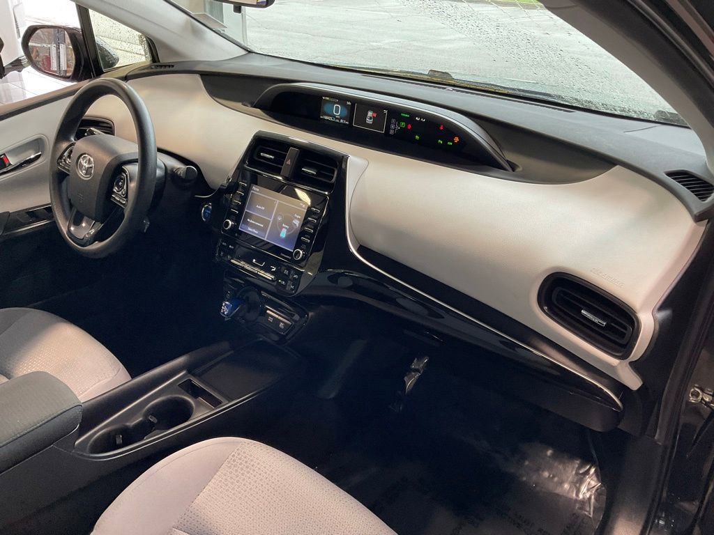 Used 2022 Toyota Prius LE FWD image 15