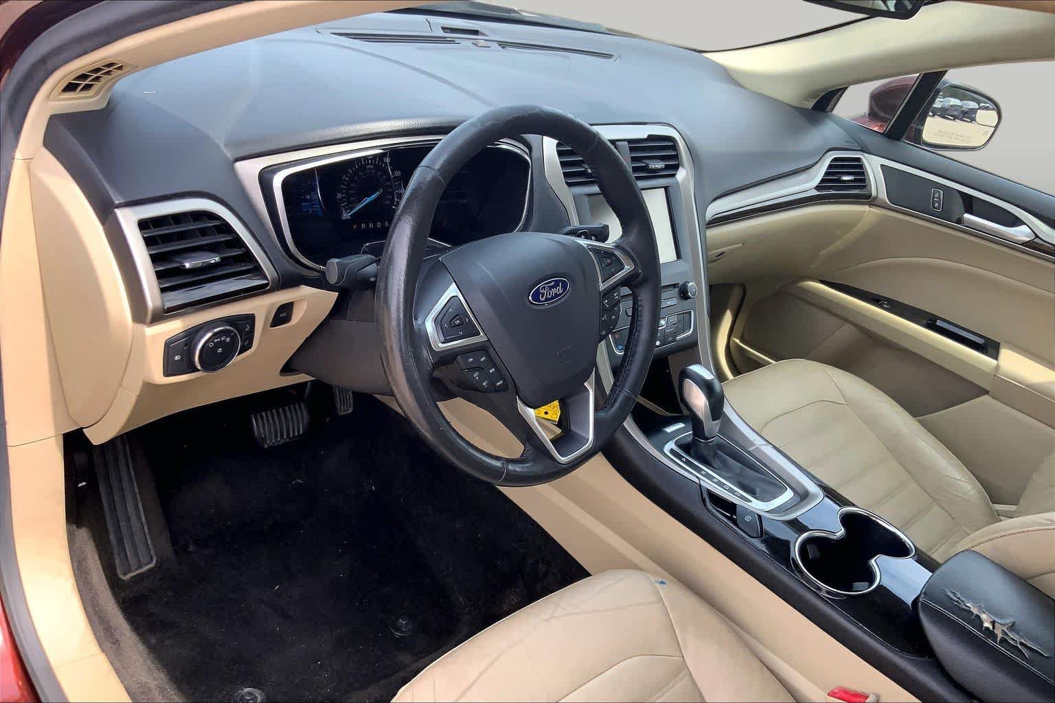 Used 2016 Ford Fusion SE w/ Equipment Group 202A FWD image 18