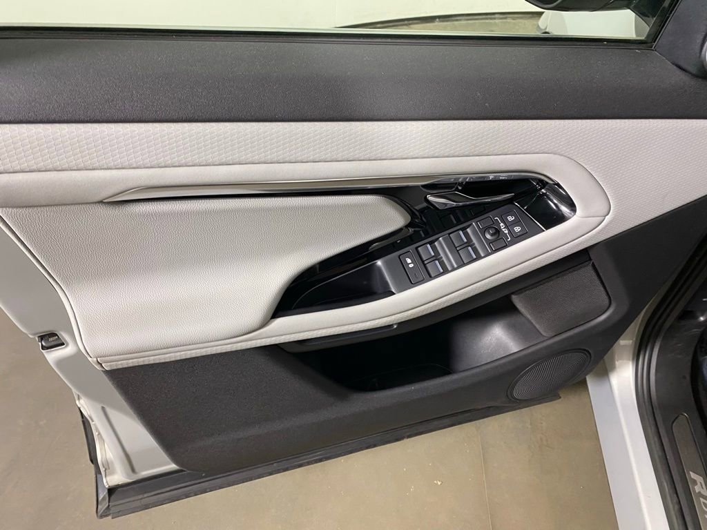 Used 2023 Land Rover Range Rover Evoque R-Dynamic S image 10