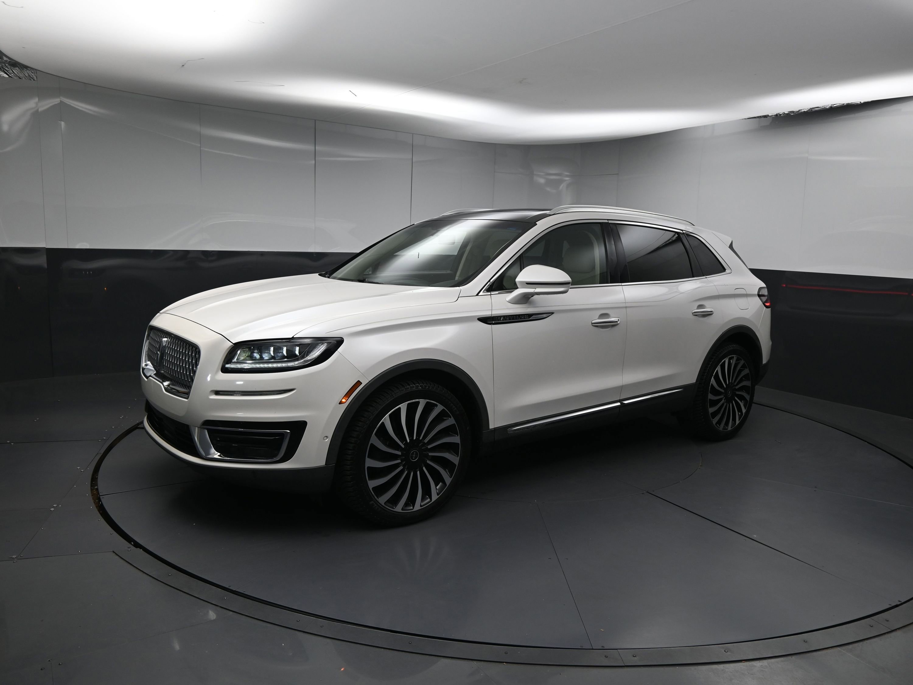 Used 2019 Lincoln Nautilus Black Label image 4