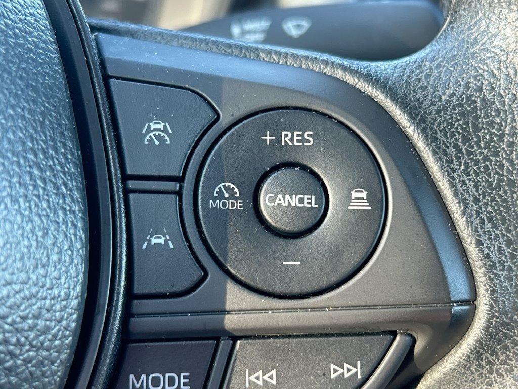 Used 2025 Toyota Corolla LE w/ Convenience Package FWD image 17