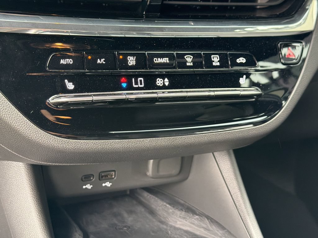 Certified 2025 Buick Envista Avenir FWD image 29