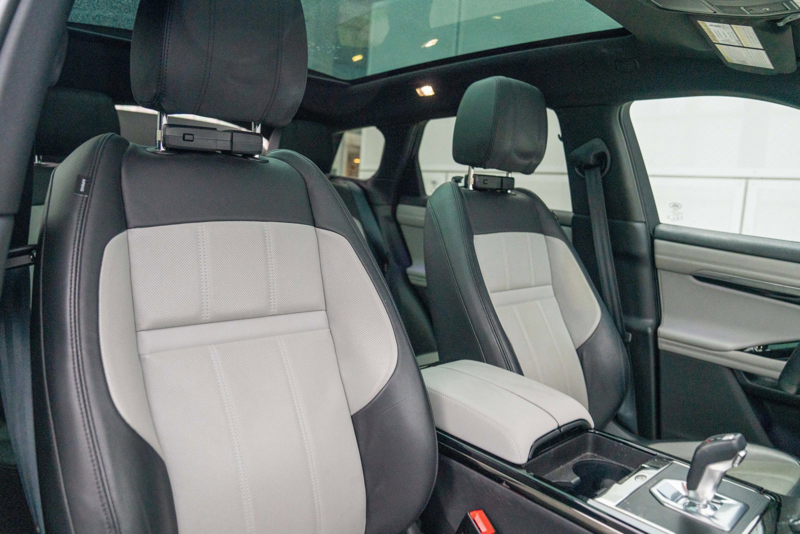 Used 2020 Land Rover Range Rover Evoque First Edition image 26