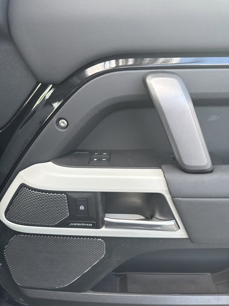 Used 2024 Land Rover Defender 110 X-Dynamic SE image 15