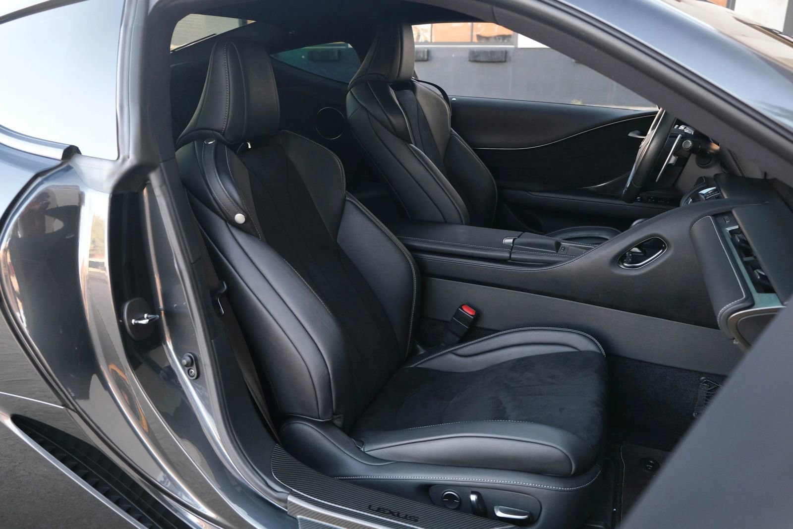 Used 2021 Lexus LC 500 Coupe w/ Carbon Fiber Package image 27