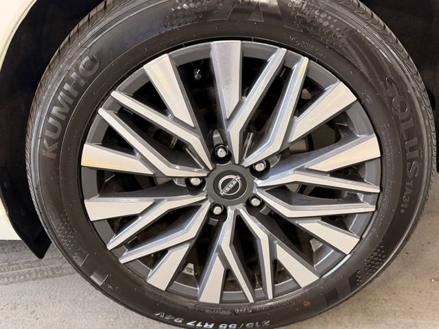 Used 2025 Nissan Altima 2.5 SV FWD image 27