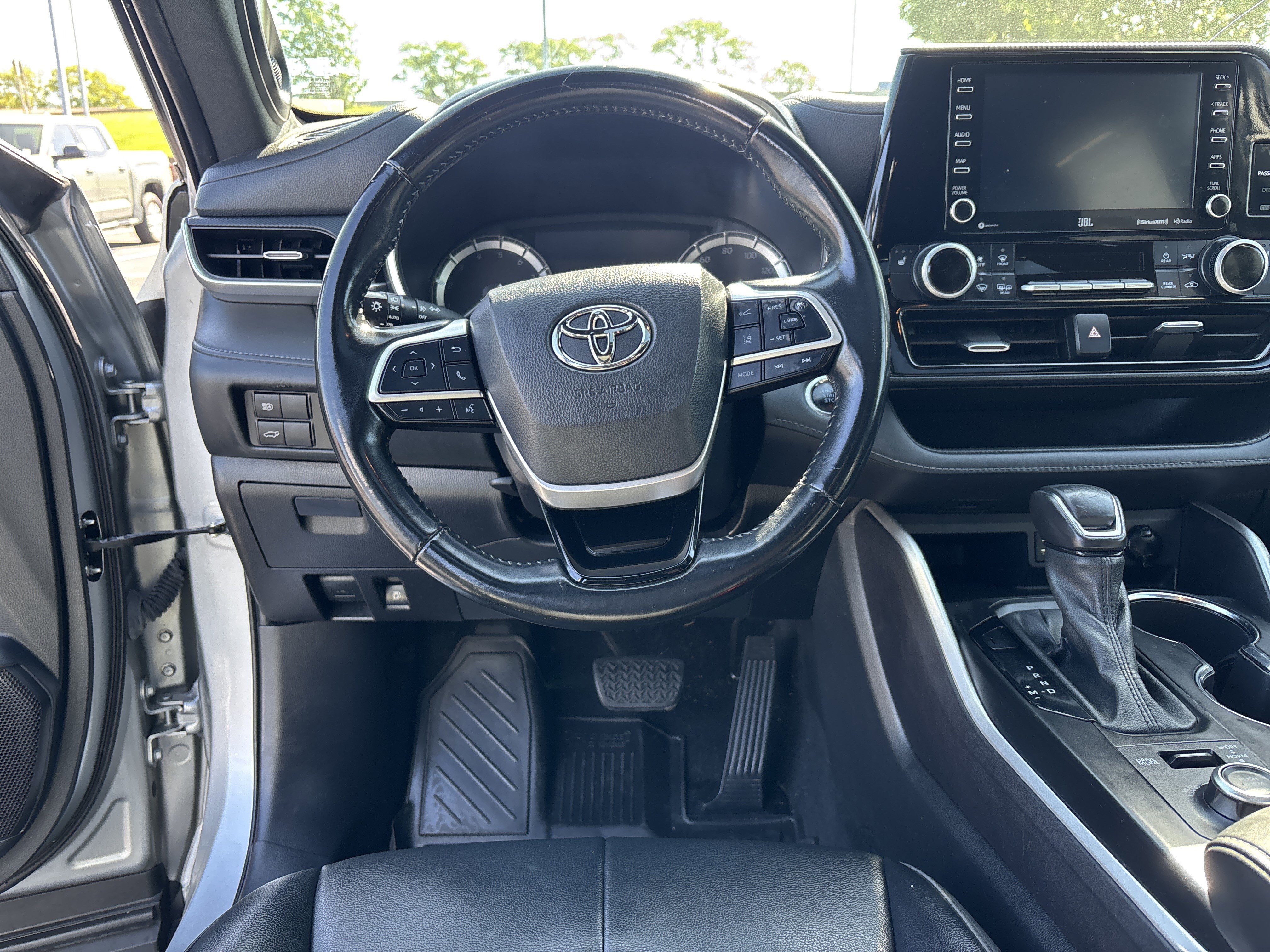 Used 2022 Toyota Highlander XSE AWD/4WD image 15