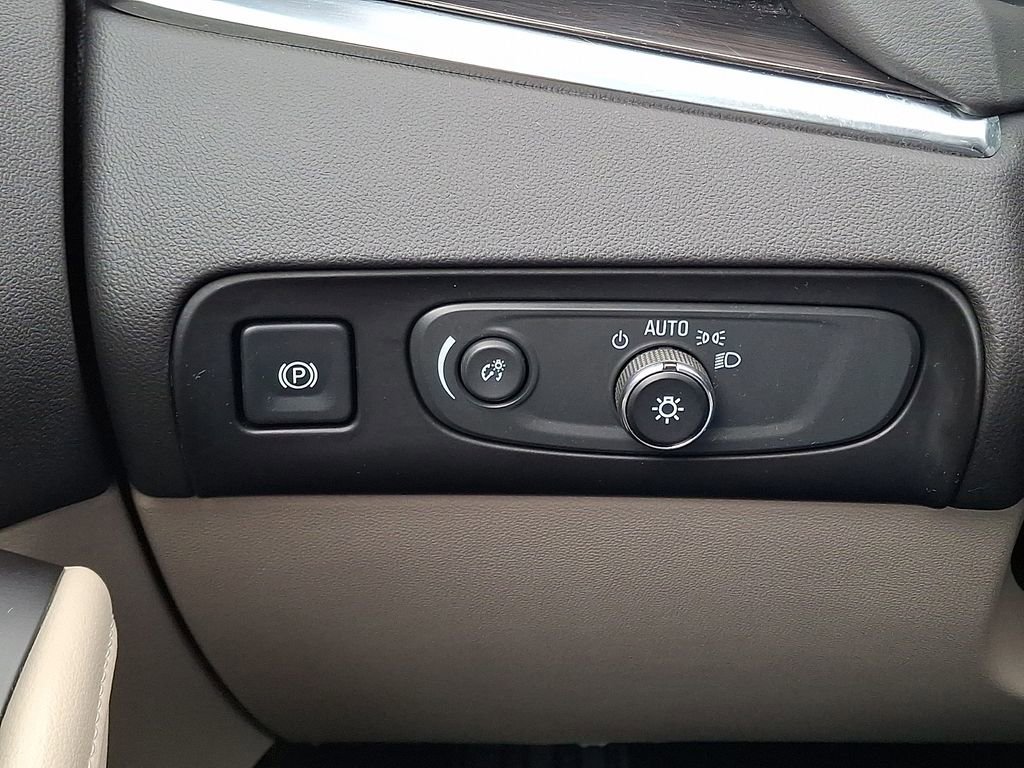 Used 2018 Buick Enclave Essence AWD/4WD image 28