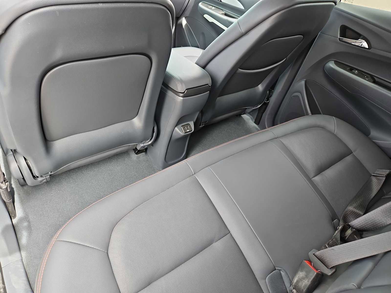 Used 2020 Chevrolet Bolt Premier w/ Infotainment Package image 18