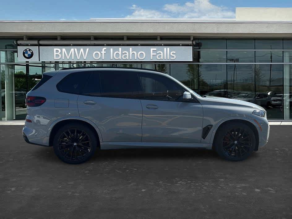 Used 2024 BMW X5 xDrive40i w/ M Sport Package AWD/4WD image 8