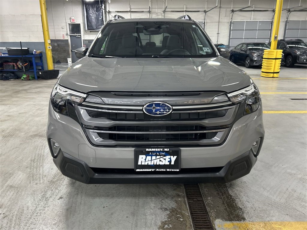 Used 2025 Subaru Forester Premium image 3