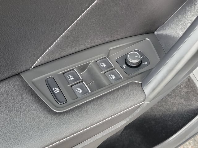 Used 2024 Volkswagen Tiguan SE R-Line AWD/4WD image 28
