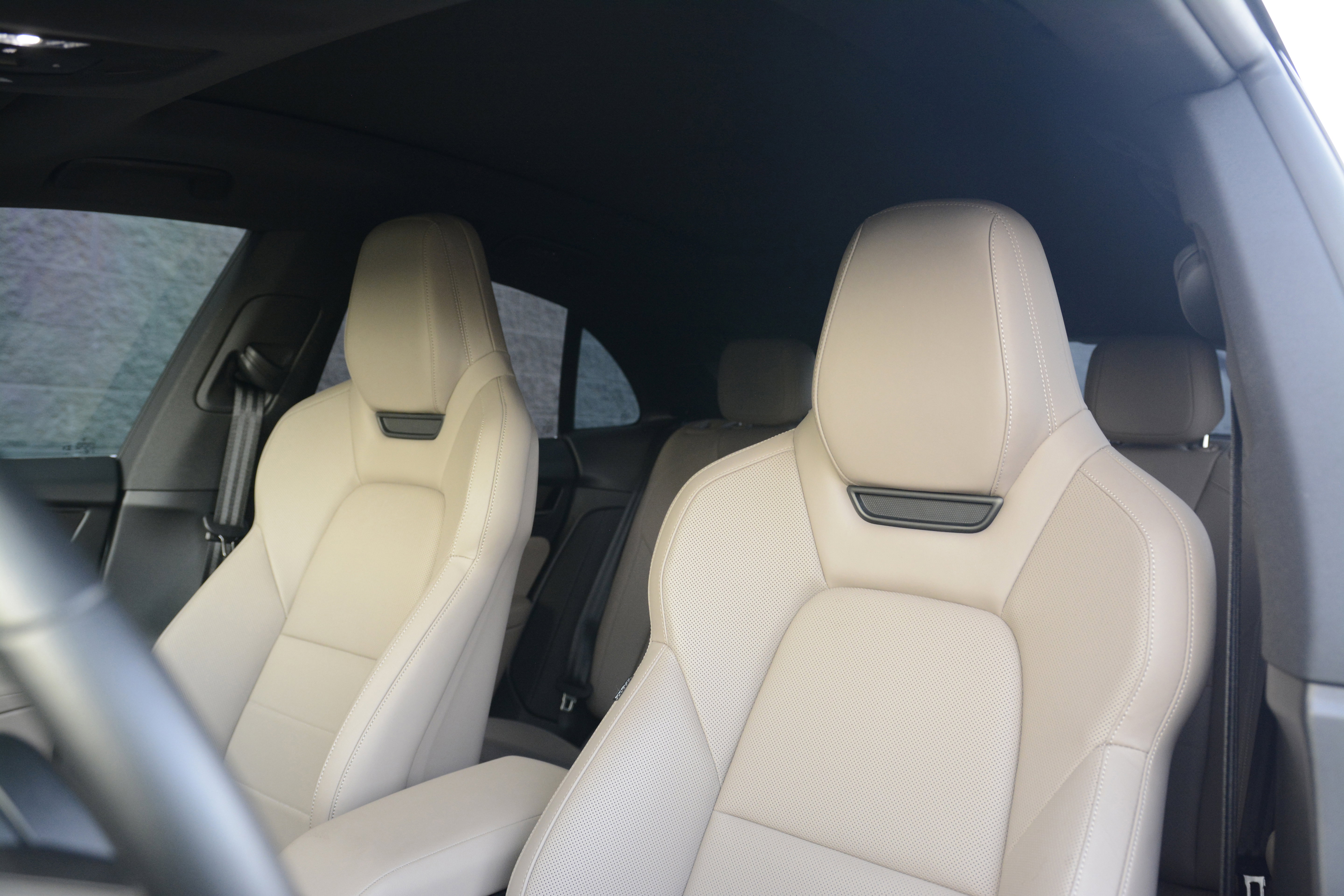 Certified 2025 Porsche Macan 4S Electric image 5