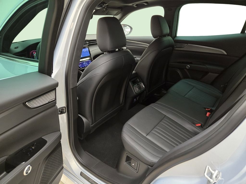 Used 2024 Maserati Grecale GT image 19