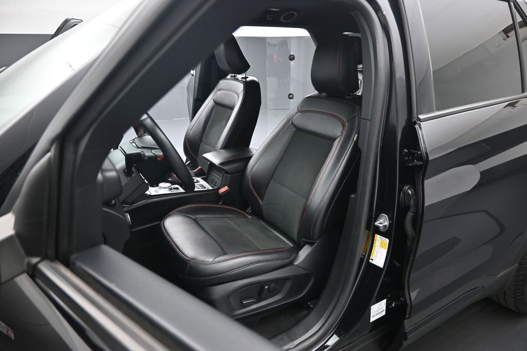 Used 2024 Ford Explorer ST-Line w/ Class IV Trailer Tow Package RWD image 9