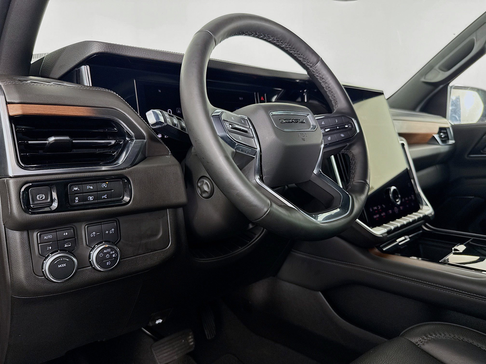 Used 2025 GMC Yukon Denali AWD/4WD image 21