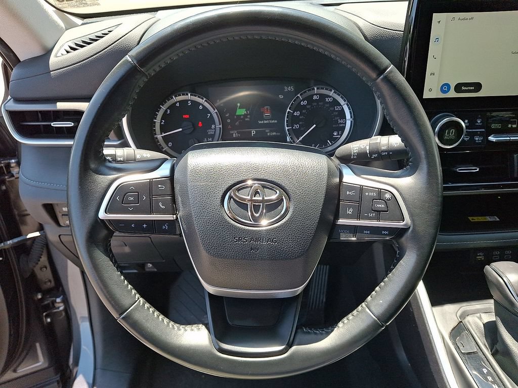 Used 2023 Toyota Highlander XLE AWD/4WD image 19