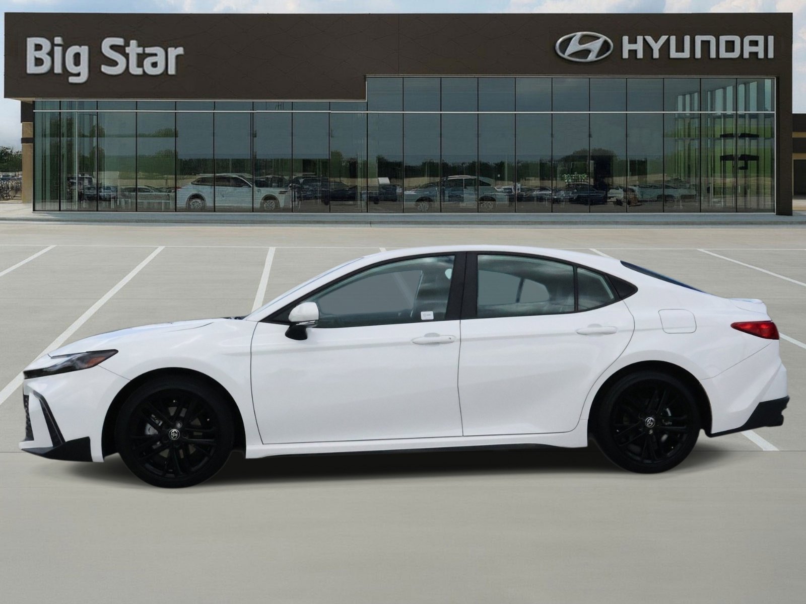 Used 2025 Toyota Camry SE FWD image 2