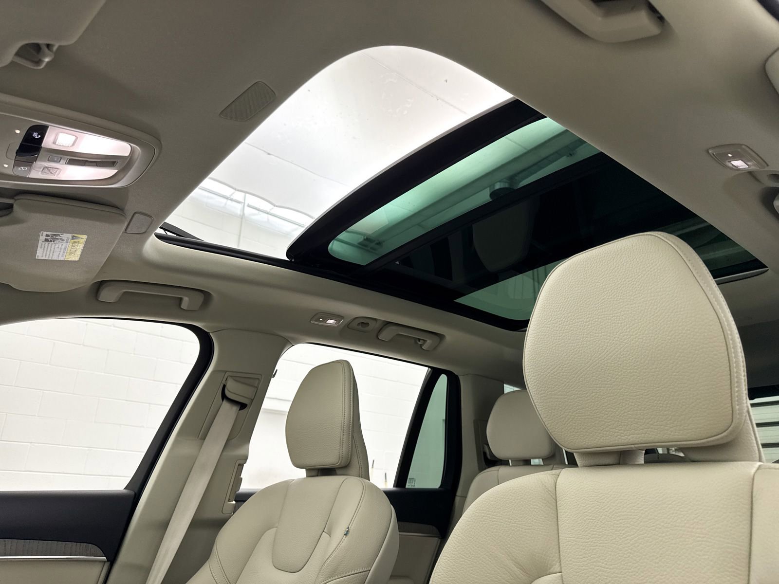 Used 2024 Volvo XC90 T8 Plus w/ Protection Package Premier image 3