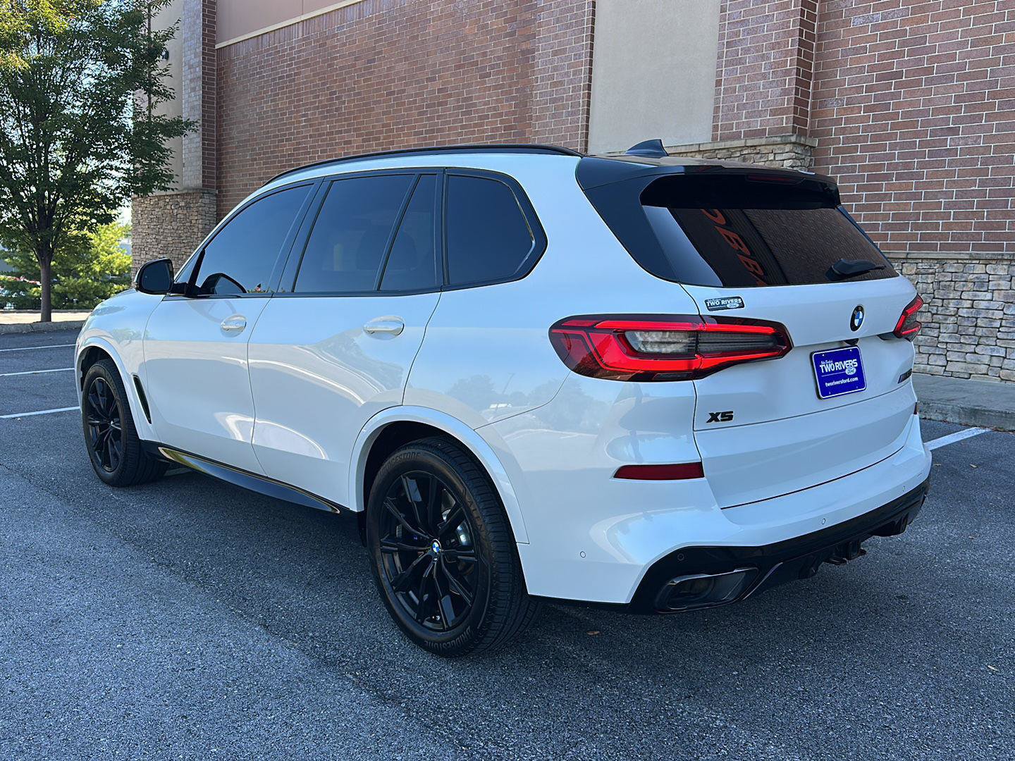 Used 2020 BMW X5 M50i w/ Executive Package AWD/4WD image 3