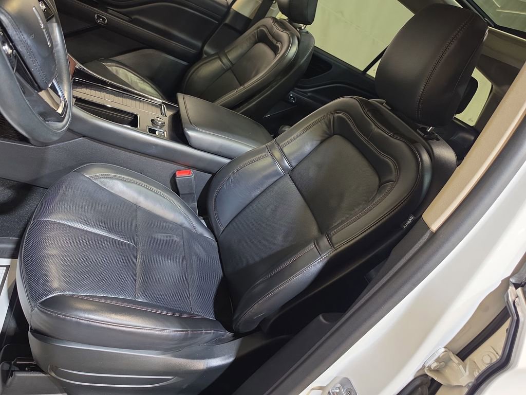 Used 2022 Lincoln Aviator Reserve w/ Equipment Group 201A AWD/4WD image 13
