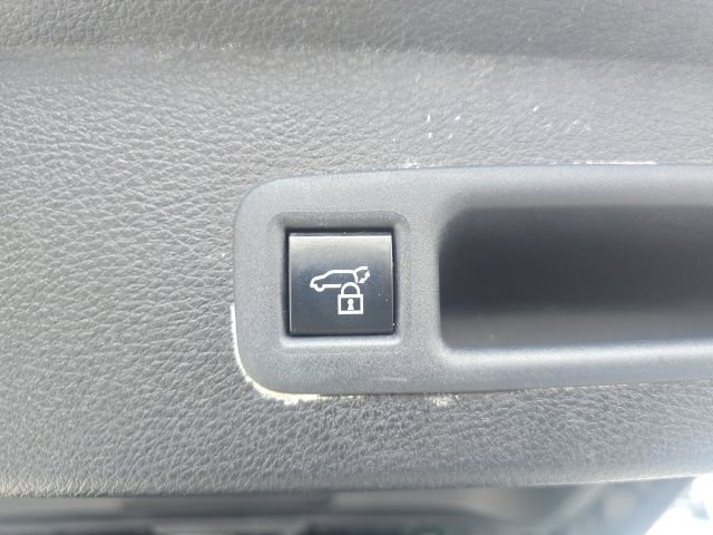 Used 2025 Toyota Sienna Platinum image 25