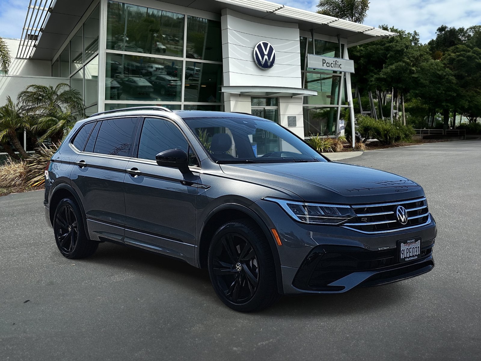 Certified 2024 Volkswagen Tiguan SE R-Line FWD image 3