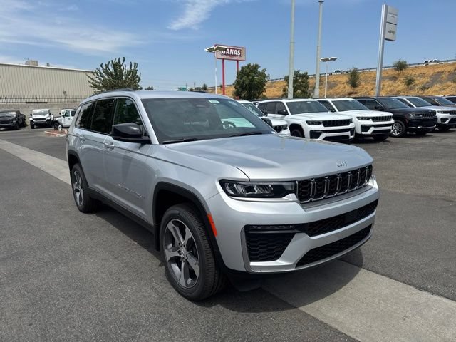 New 2026 Jeep Grand Cherokee L Limited w/ Trailer Tow Package AWD/4WD image 7