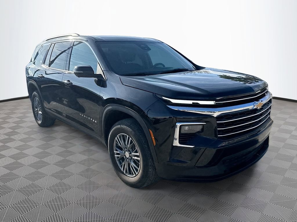 Used 2024 Chevrolet Traverse LT image 3