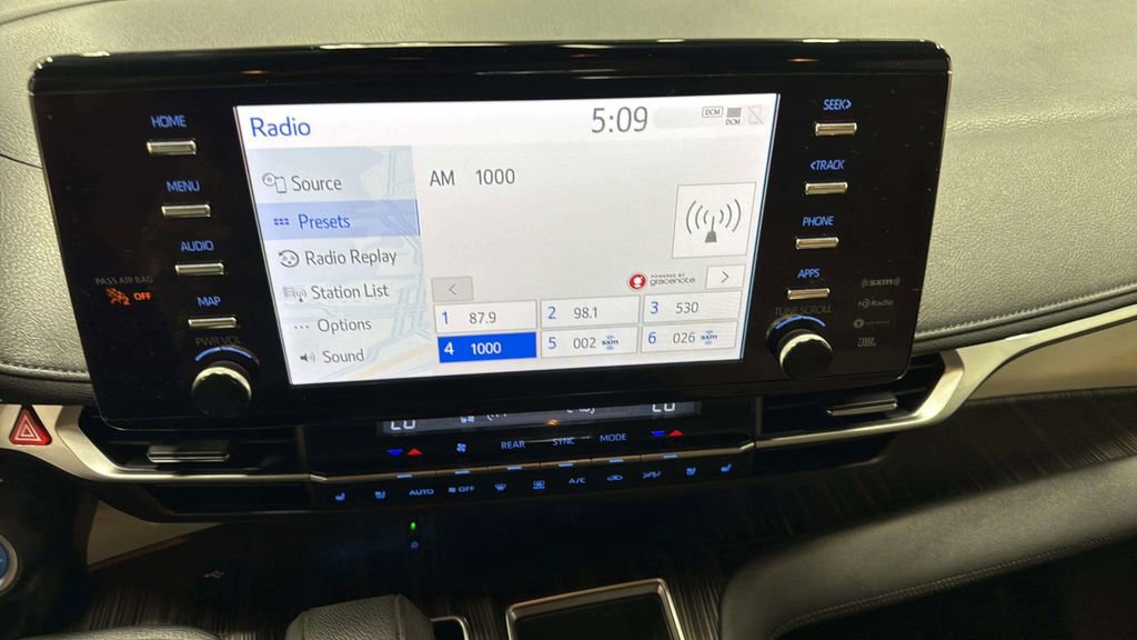 Used 2023 Toyota Sienna Limited AWD/4WD image 34