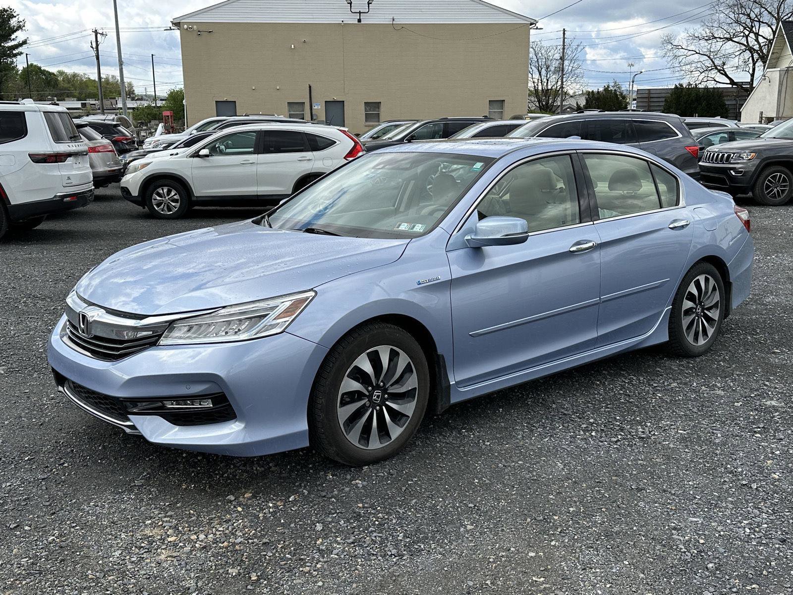 Used 2017 Honda Accord Touring image 4
