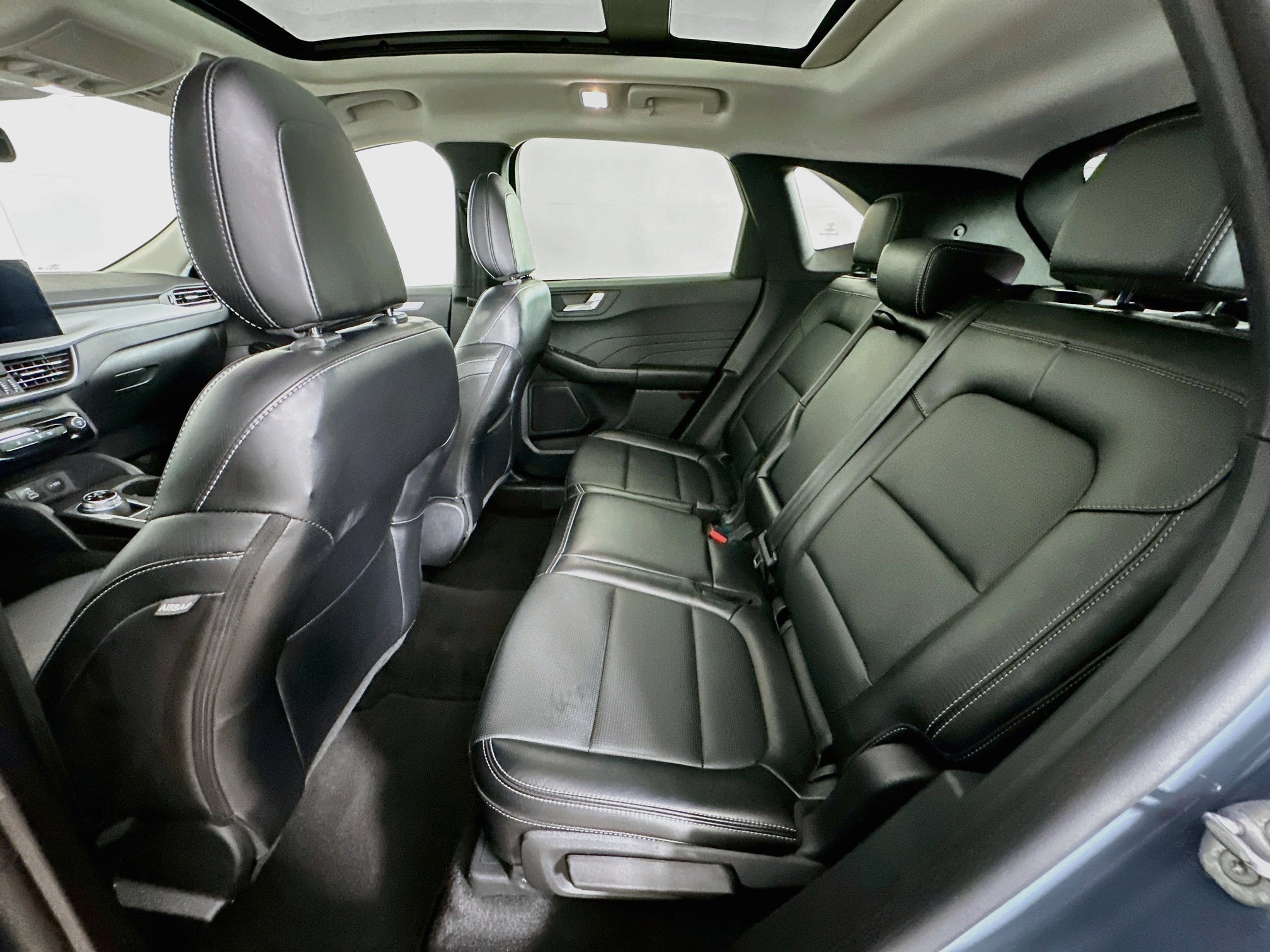 Used 2025 Ford Escape Platinum AWD/4WD image 28