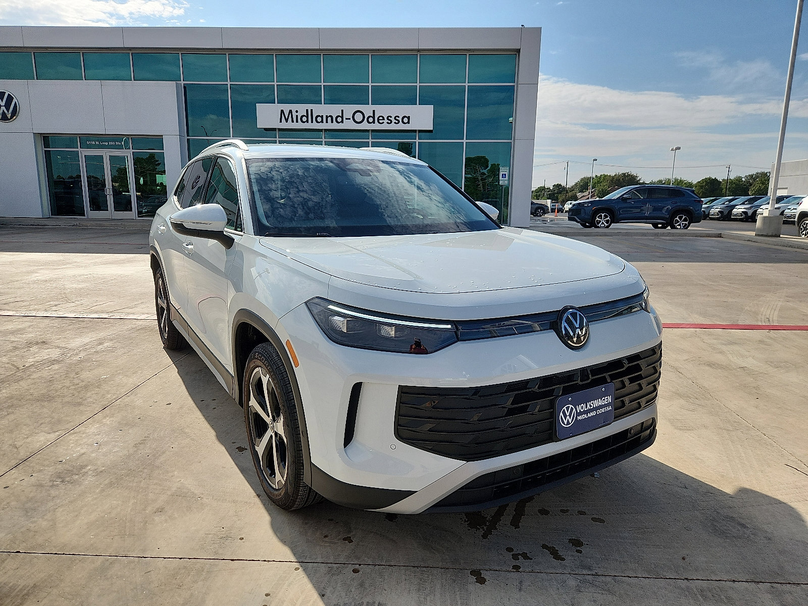 New 2025 Volkswagen Tiguan SE image 1