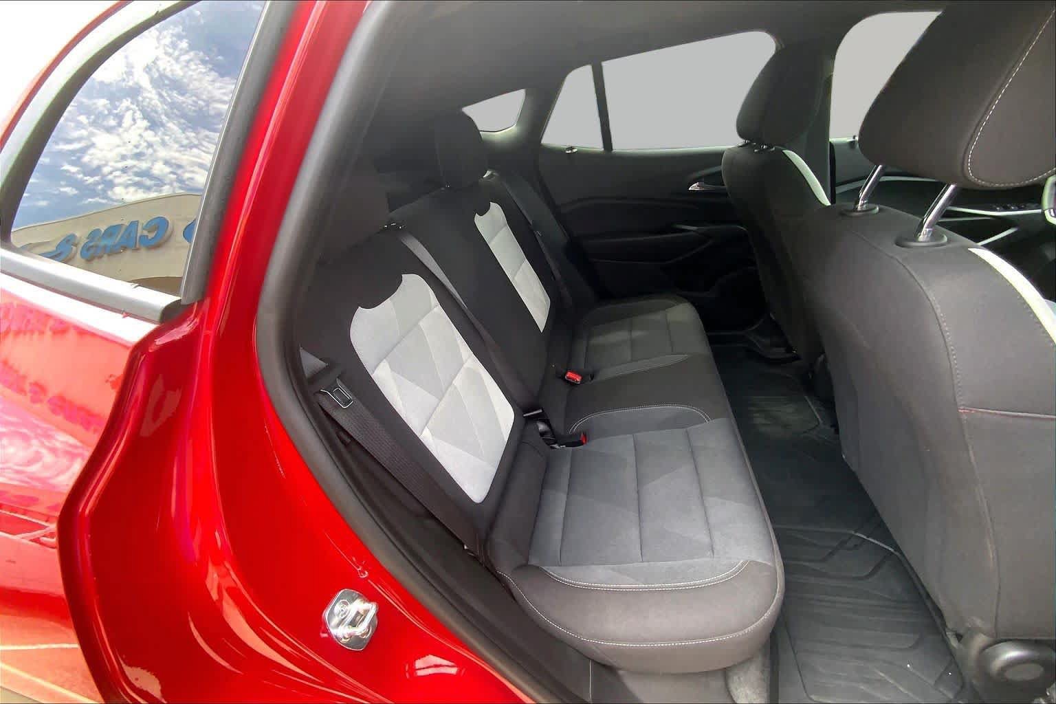 Used 2026 Chevrolet Trax RS w/ Sunroof Package FWD image 19
