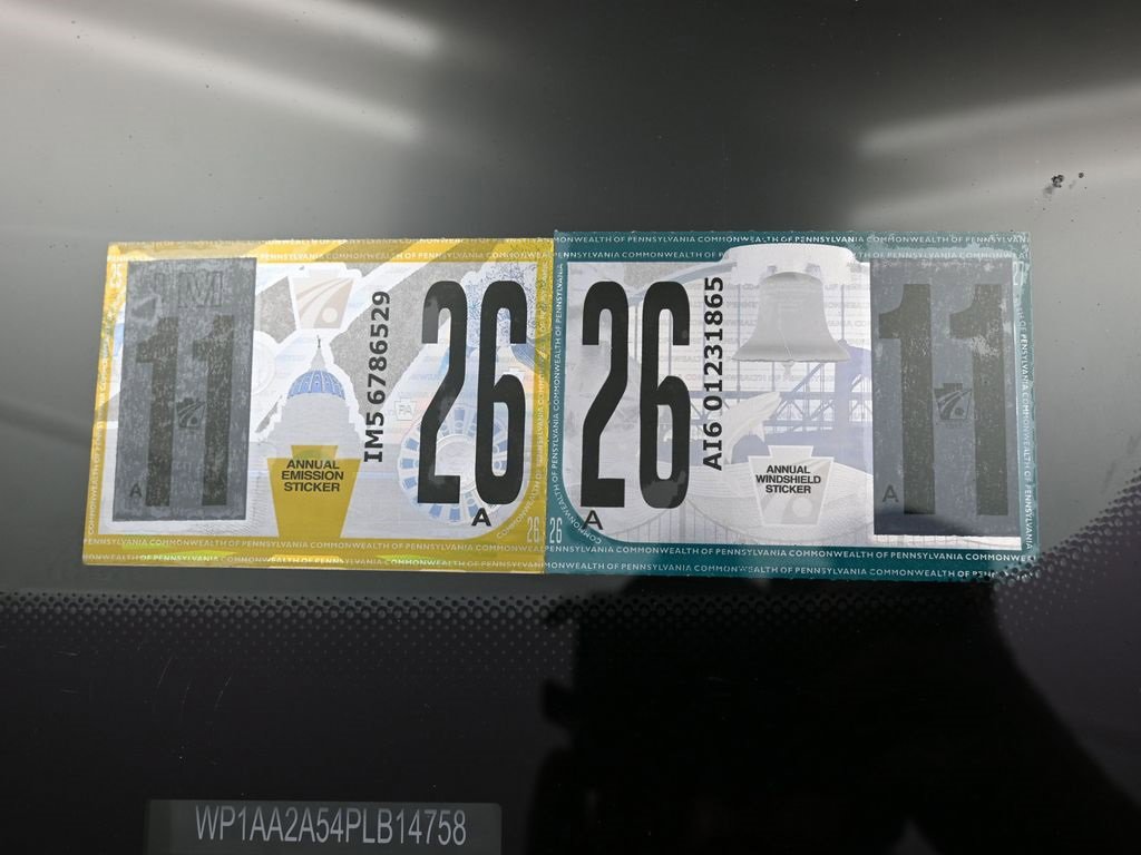 Used 2023 Porsche Macan Turbo image 8