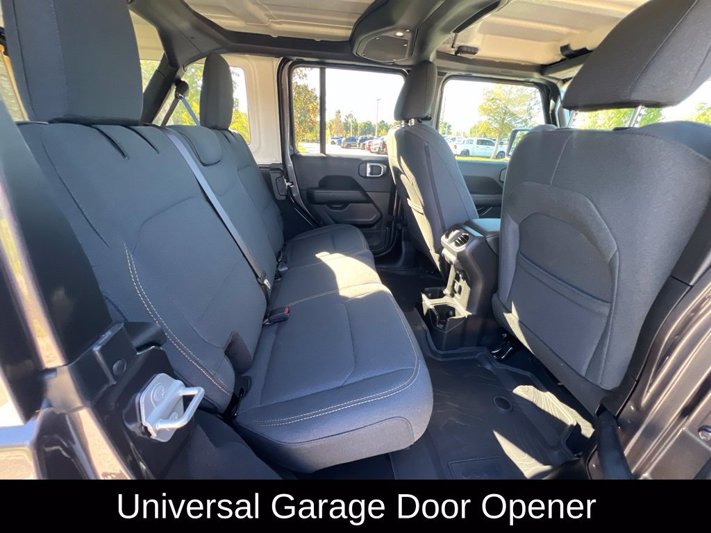 Certified 2025 Jeep Wrangler Unlimited Sahara w/ Technology Group AWD/4WD image 14