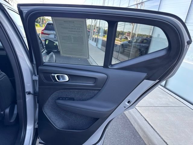 Certified 2025 Volvo XC40 B5 Plus AWD/4WD image 12