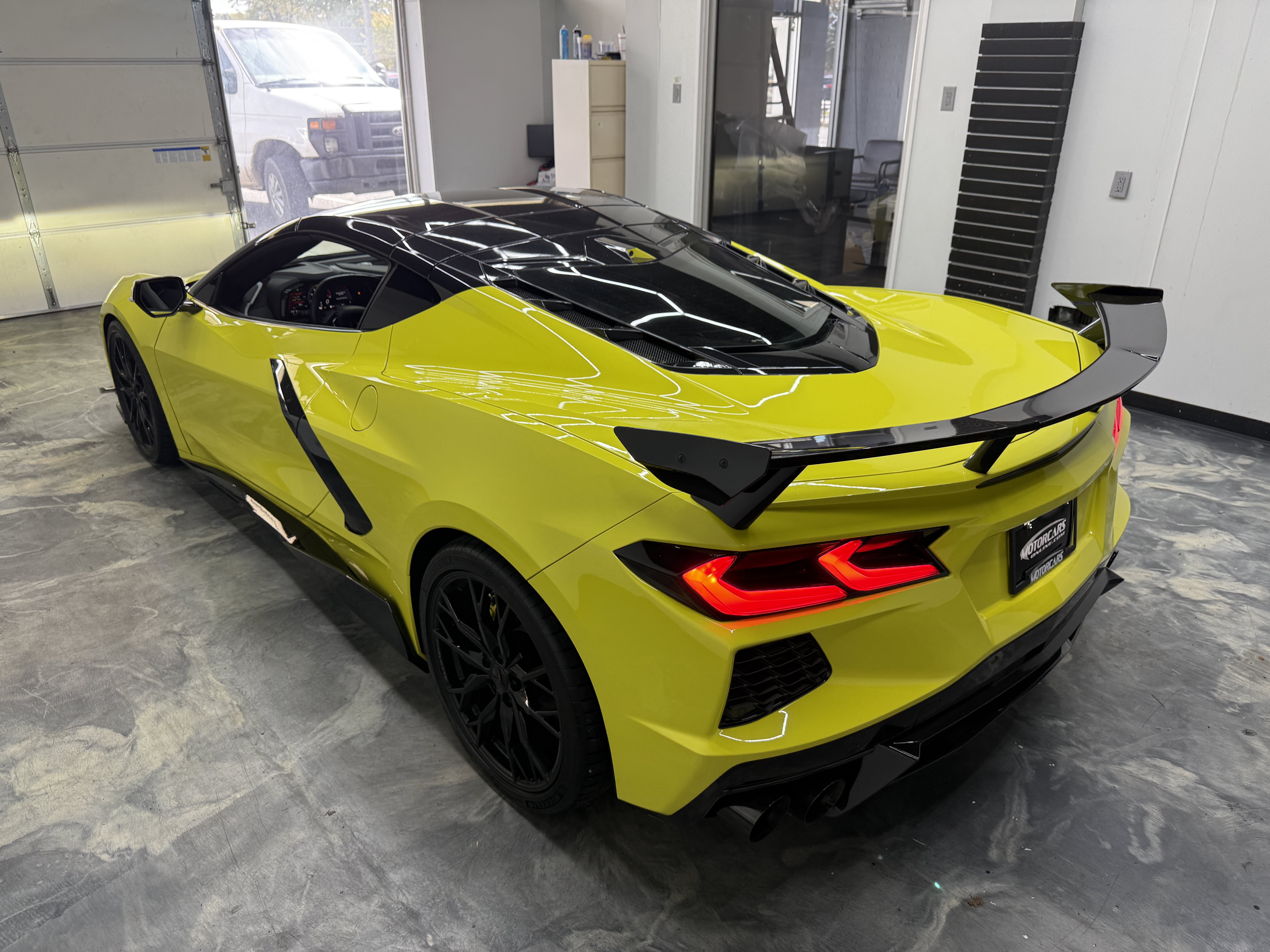 Used 2023 Chevrolet Corvette Stingray Preferred Cpe w/ Z51 Performance Package RWD image 3