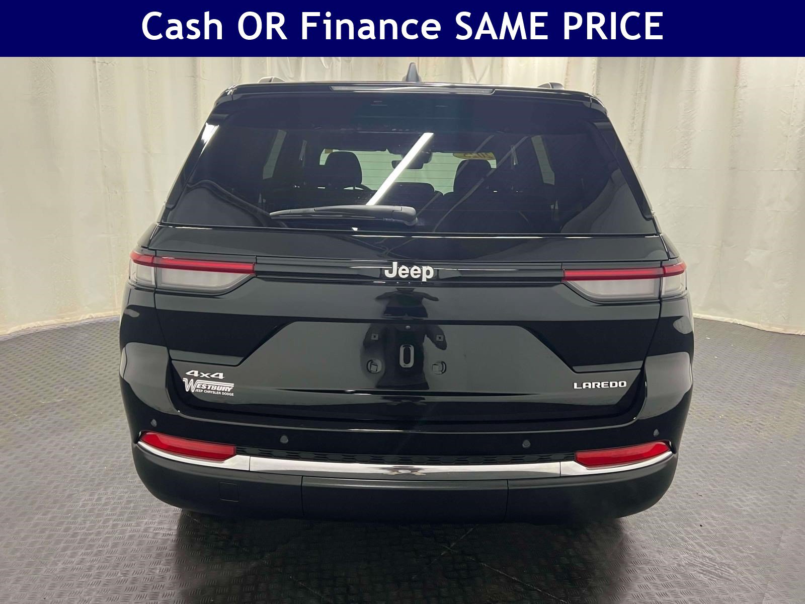 Used 2025 Jeep Grand Cherokee Laredo X w/ Luxury Tech Group I AWD/4WD image 9