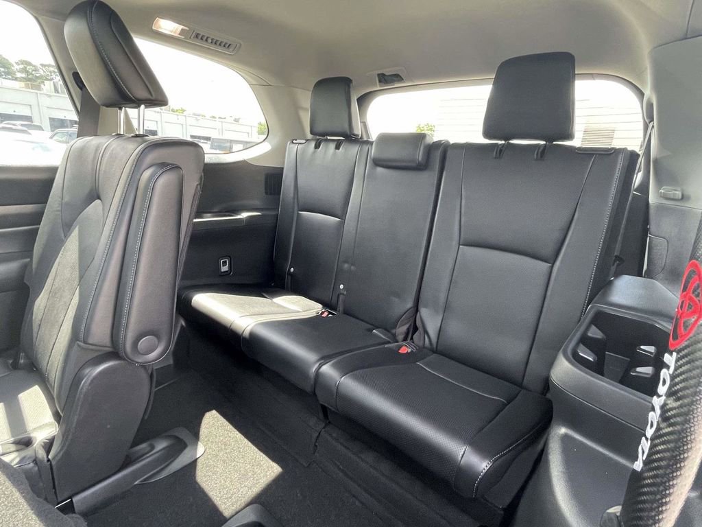 Used 2024 Toyota Grand Highlander AWD image 17