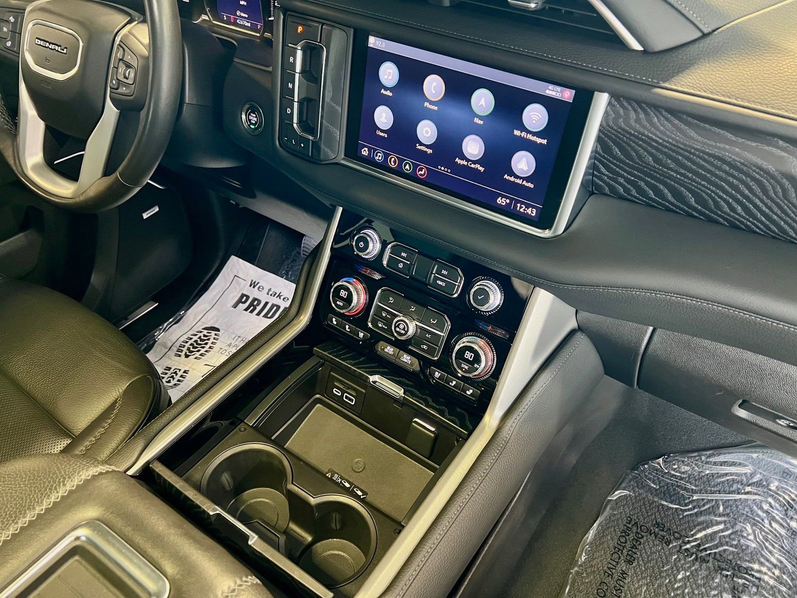 Used 2021 GMC Yukon Denali w/ Denali Premium Package image 17