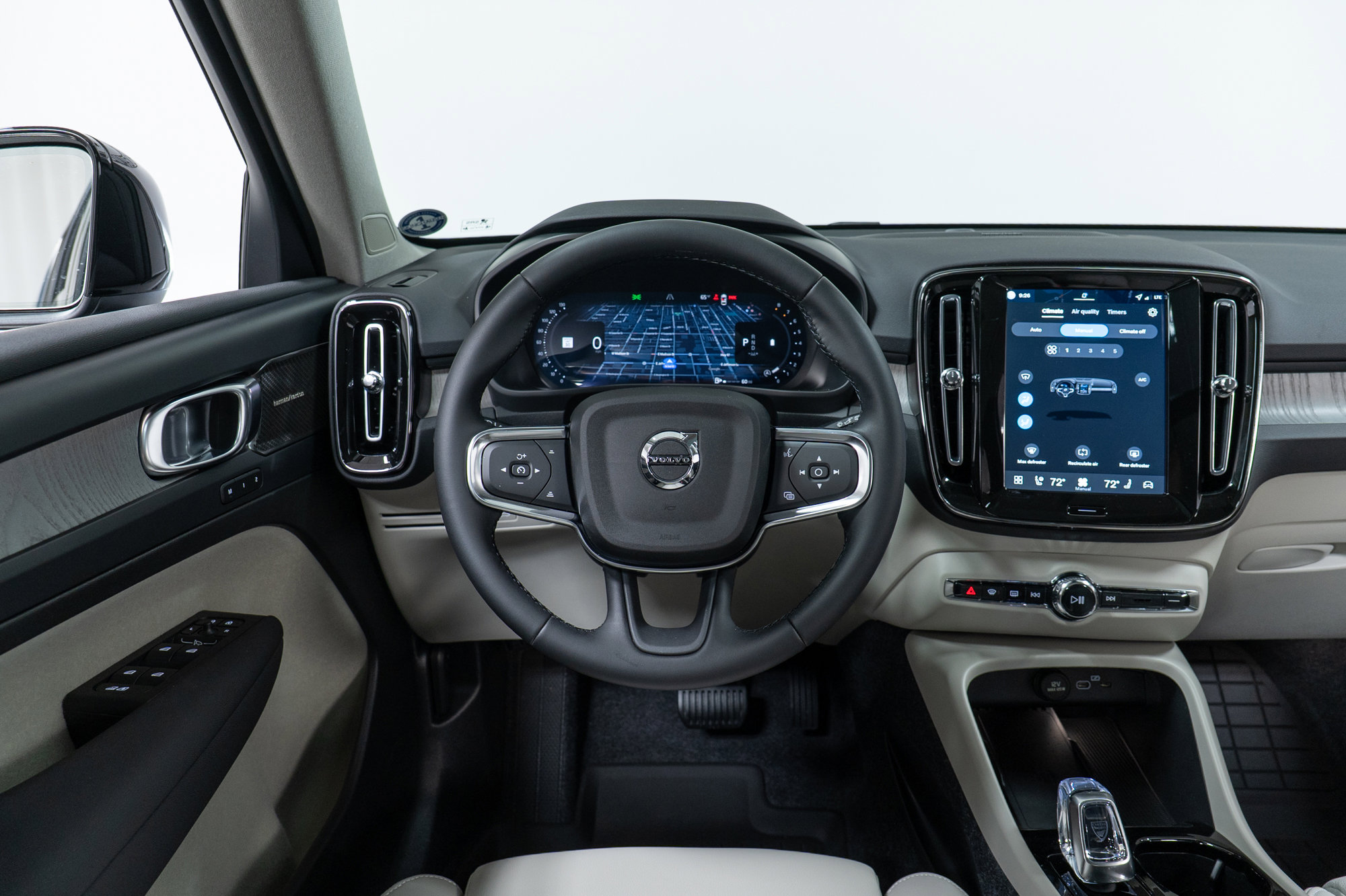 New 2026 Volvo XC40 B5 Ultra w/ Climate Package image 17