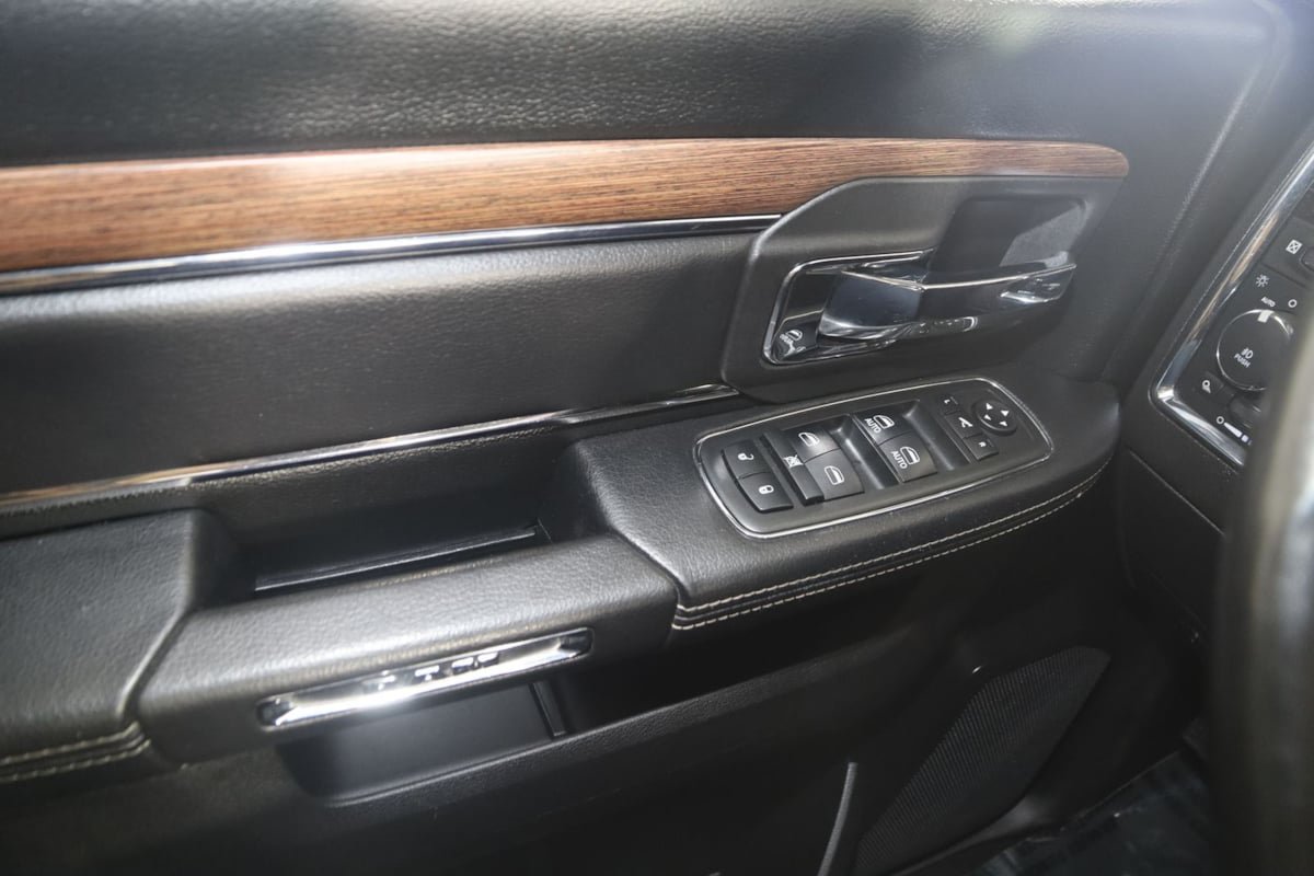 Used 2018 RAM 1500 Laramie w/ Convenience Group AWD/4WD image 26