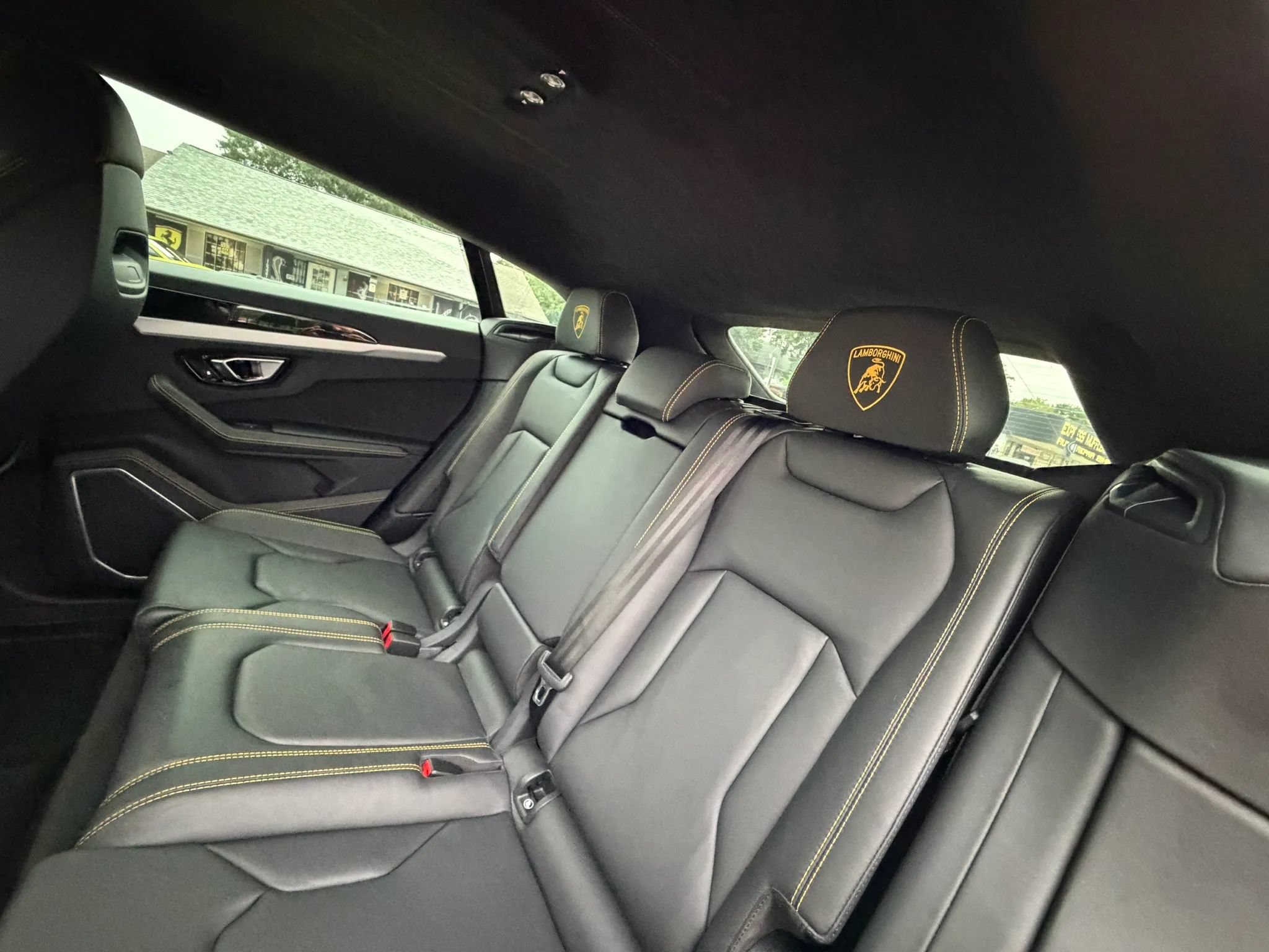 Used 2022 Lamborghini Urus AWD/4WD image 30