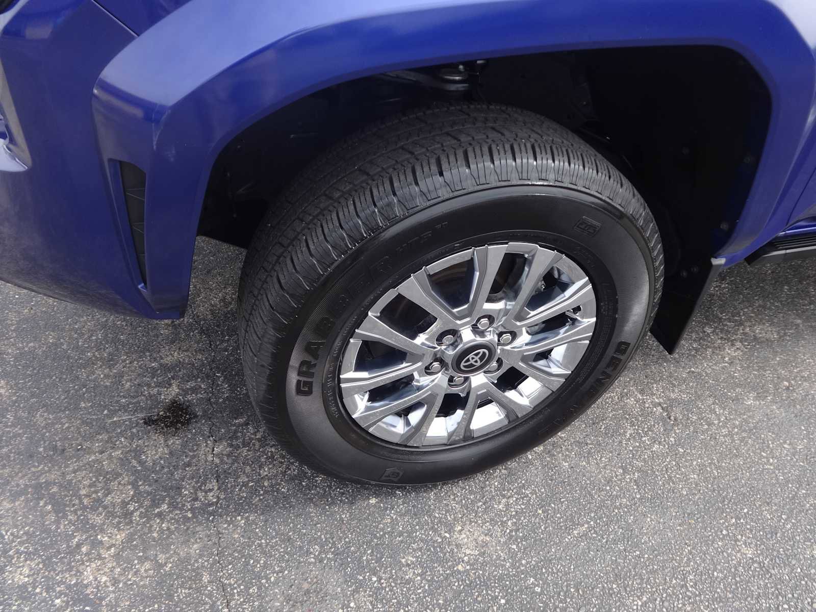 Used 2024 Toyota Tacoma Limited w/ Limited Package (LT) image 4