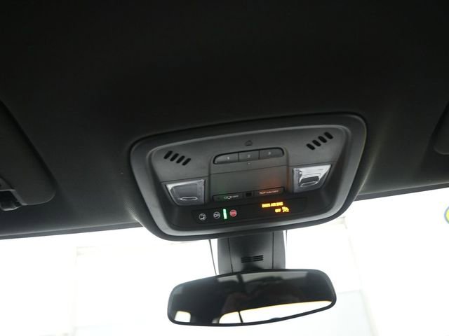 Used 2023 Chevrolet Traverse LT image 12