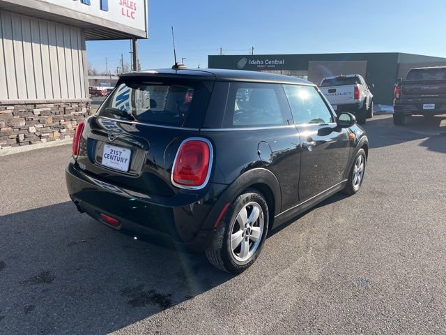 Used 2019 MINI Cooper 2-Door Hardtop image 10