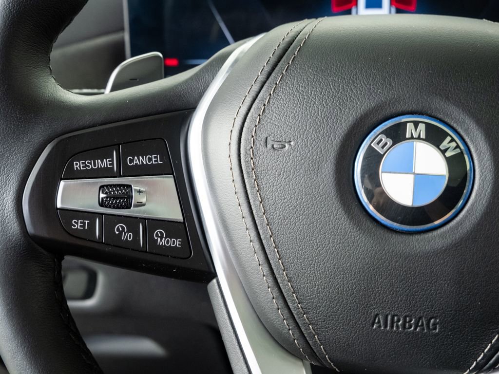 Used 2025 BMW X5 xDrive50e w/ Parking Assistance Package AWD/4WD image 9