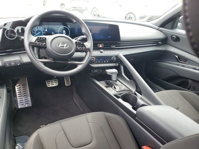 Certified 2025 Hyundai Elantra SEL FWD image 10